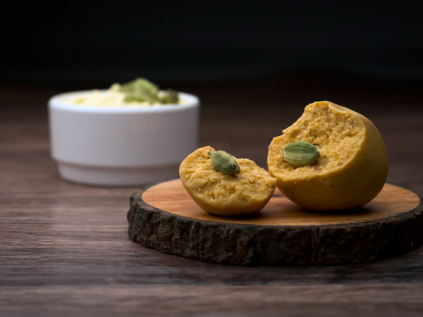 Handcrafted Besan Laddu with ghee and cardamom – Traditional Indian sweet