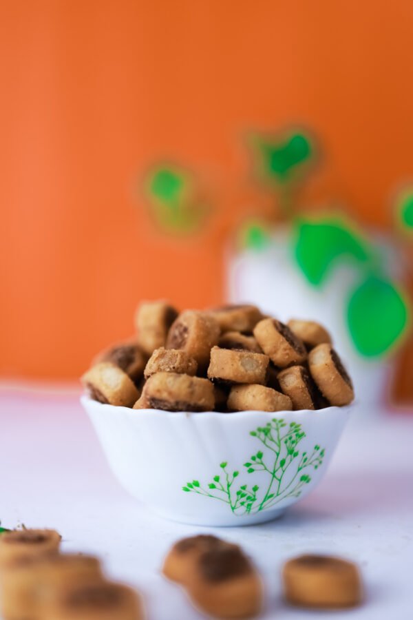Bhakarvadi: Spicy Spiral Snack 🌶️(200 Gm) - Image 2